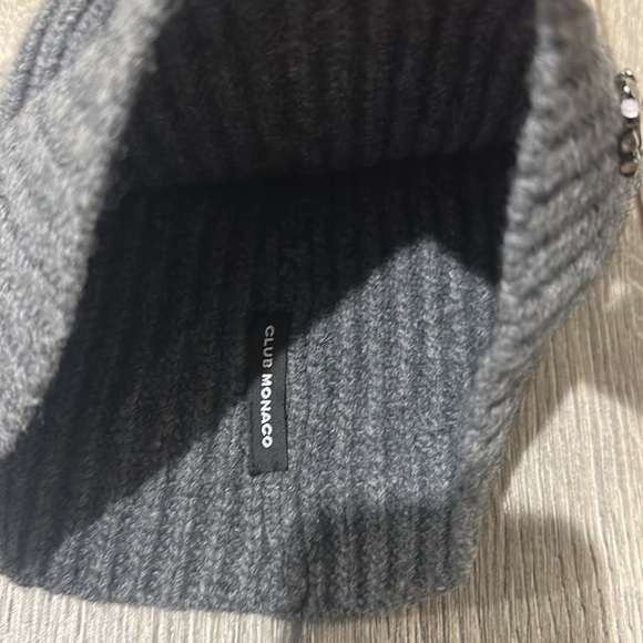 • Club Monaco • Women’s Blena Winter Beanie Pom Pom Hat Gray and Black - Picture 4 of 6